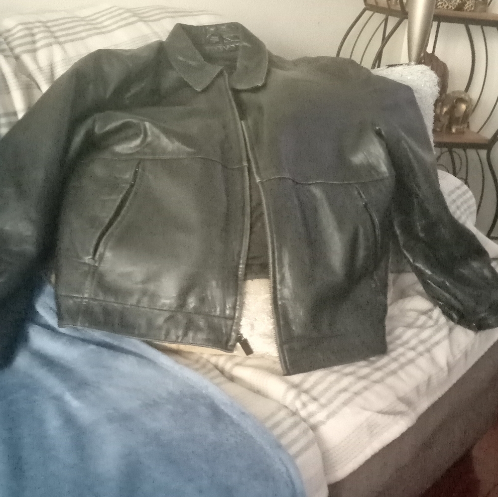 Men's Kenneth Cole bl jacket and it has a vast inside black vest too size L